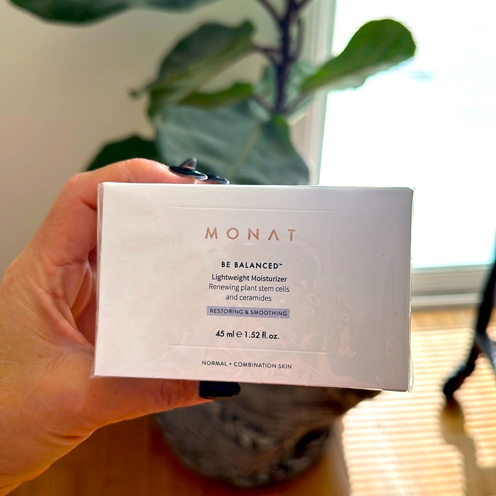 Monat Be Balanced Lightweight Moisturizer